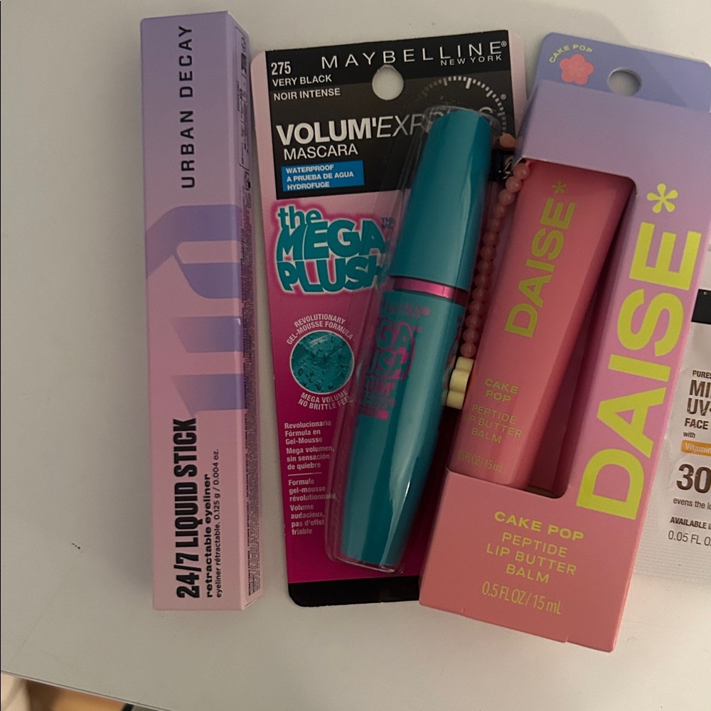 Makeup bundle - Picture 2 of 3
